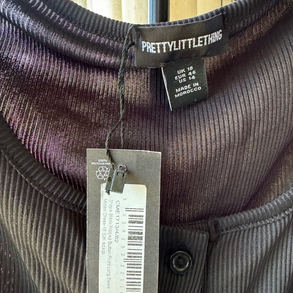 PrettyLittleThing Black V-Neck Long Sleeve Gown - Picture 2 of 3